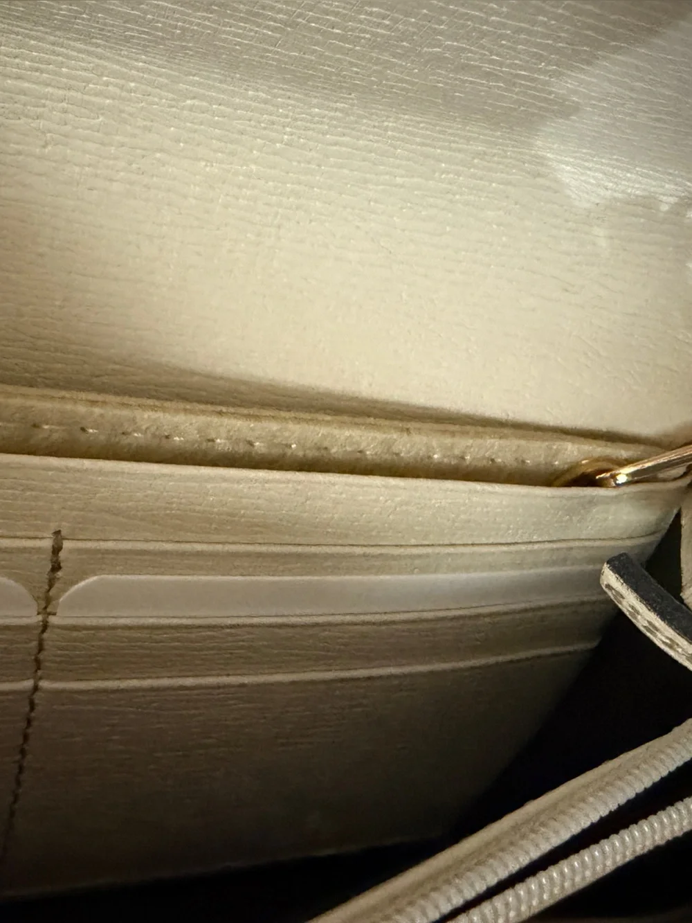 Gucci Cream Leather Wallet with Gold Hardware COA and attachable unbranded chain